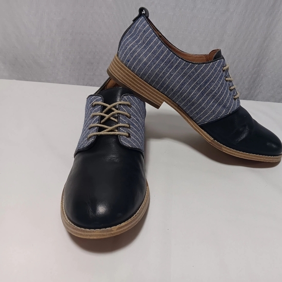 Clarks Ladies  Leather Zyris Toledo Oxford. Size 10 - Picture 3 of 9